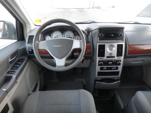 Used 2009 Chrysler Town & Country LX w/ PWR Convenience Group image 11