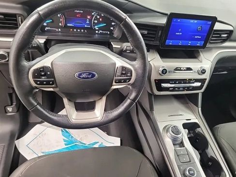Used 2022 Ford Explorer XLT AWD/4WD image 6