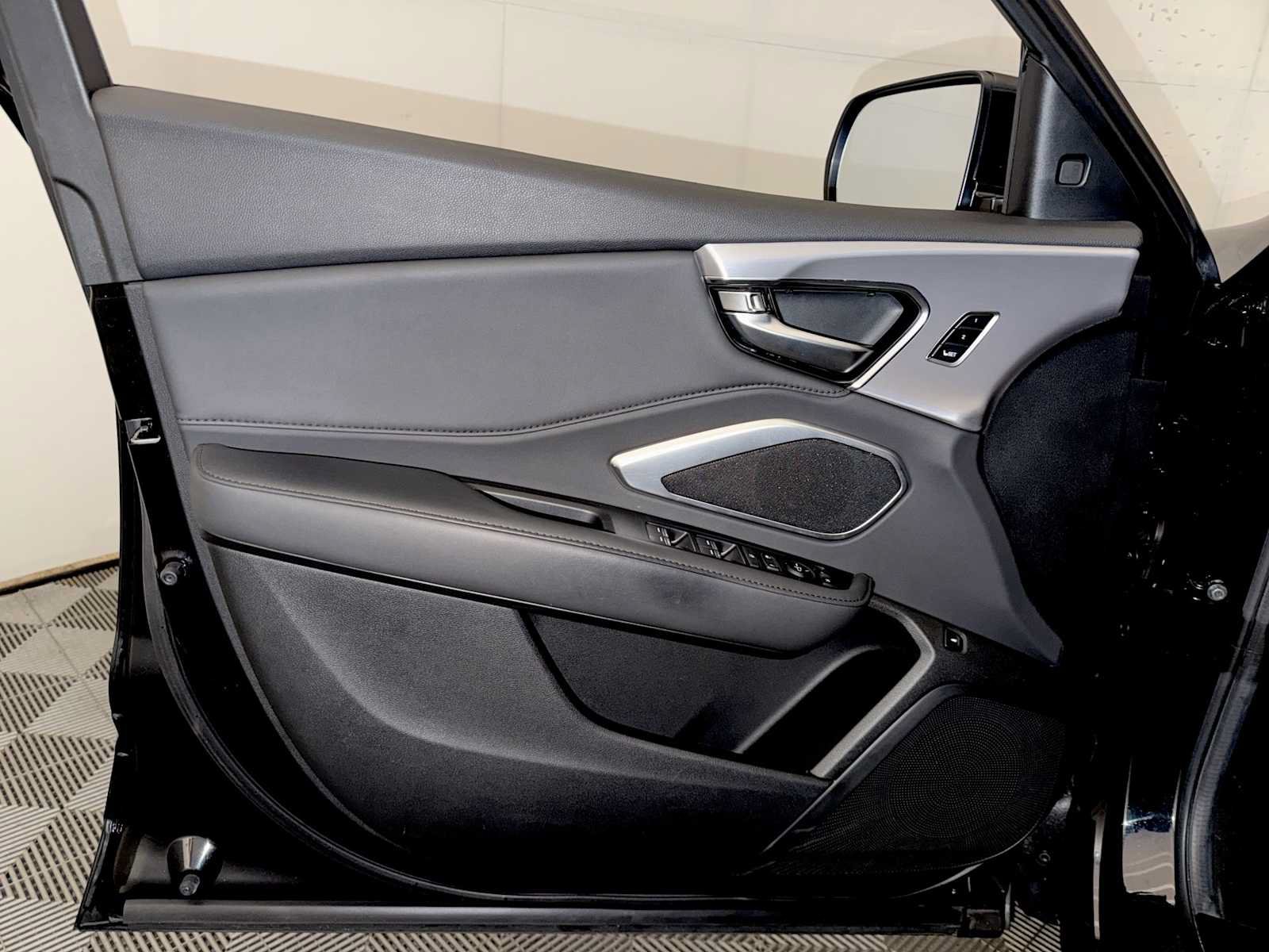 Used 2024 Acura RDX SH-AWD image 11