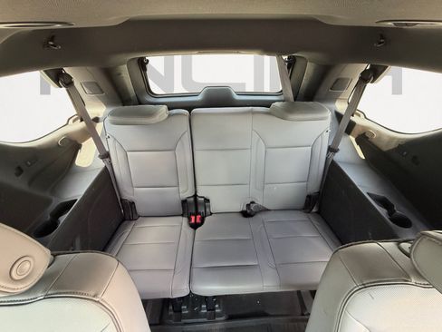 Used 2021 GMC Yukon SLT w/ SLT Luxury Package RWD image 2