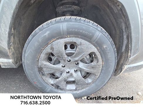 Used 2022 Toyota RAV4 LE image 2