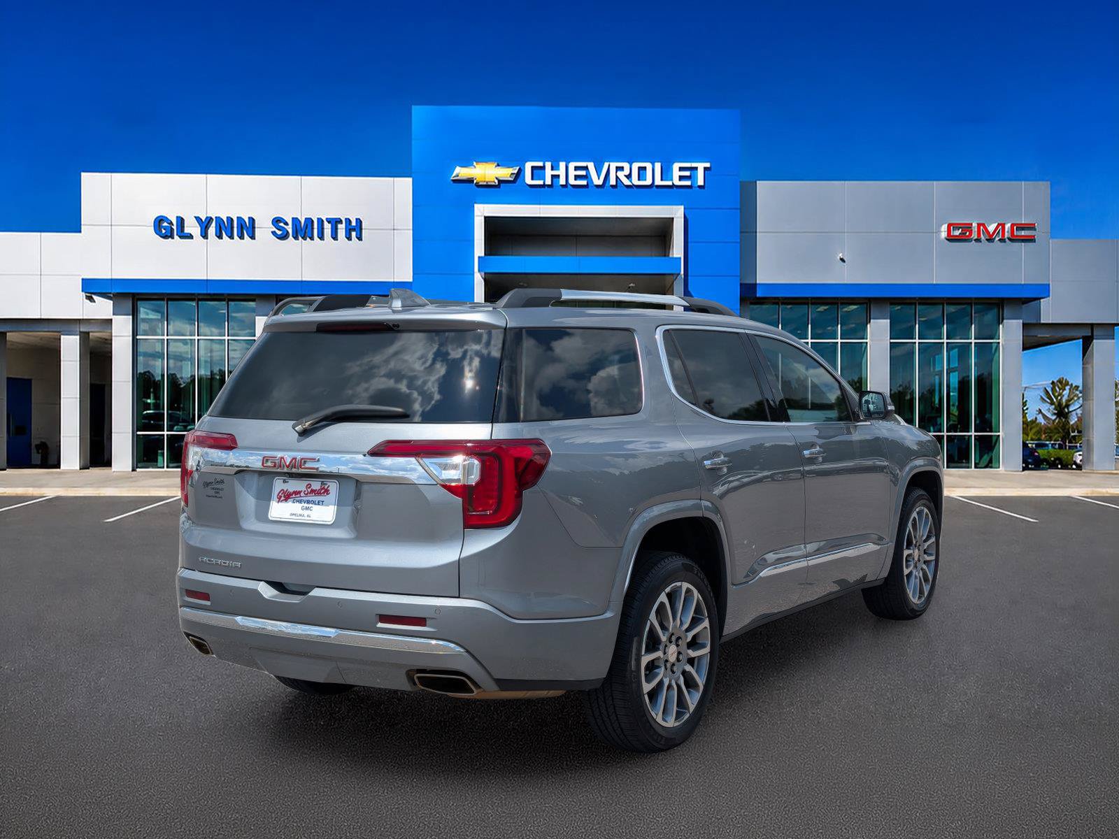 Used 2023 GMC Acadia Denali w/ Denali Technology Package FWD image 8