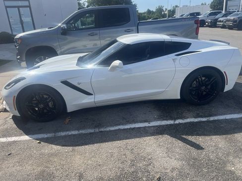 Used 2017 Chevrolet Corvette Stingray Coupe w/ 1LT RWD image 3