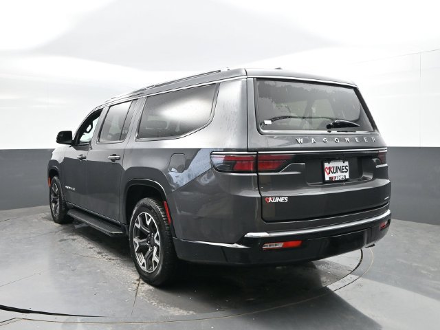 Used 2024 Jeep Wagoneer L Series III w/ Flexible Seating Group AWD/4WD image 10