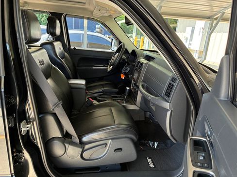 Used 2011 Jeep Liberty Limited Jet AWD/4WD image 15