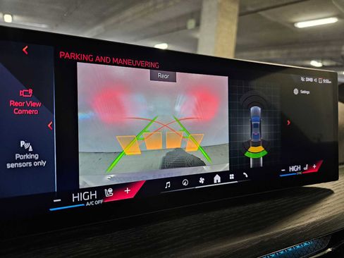 Used 2025 BMW 330i xDrive Sedan w/ M Sport Package image 17