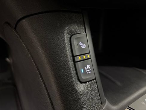 Used 2019 GMC Acadia Denali w/ Technology Package FWD image 30