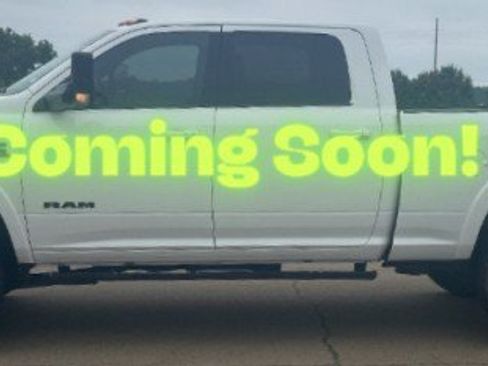 Used 2020 RAM 2500 Laramie w/ Night Edition AWD/4WD image 3