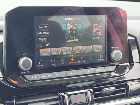 Used 2022 Nissan Pathfinder SV AWD/4WD image 16