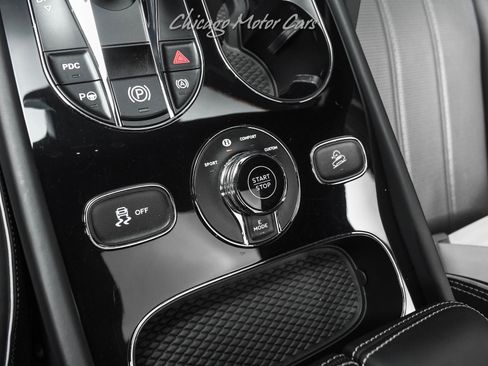 Used 2023 Bentley Bentayga Plug-In Hybrid image 20