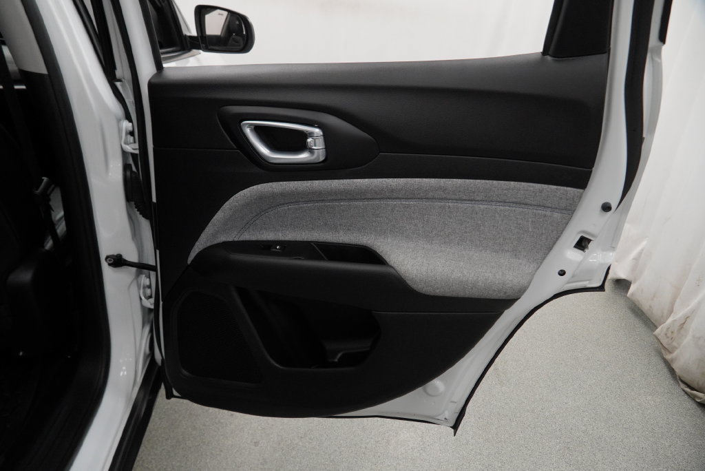 Used 2022 Jeep Compass Latitude FWD image 35