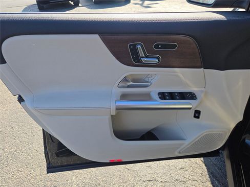 Used 2023 Mercedes-Benz GLA 250 4MATIC w/ Premium Package image 22