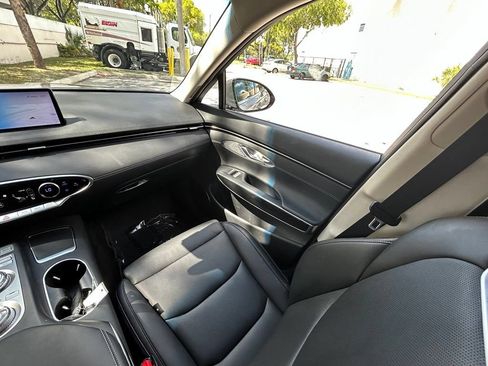 Used 2022 Genesis GV70 2.5T AWD/4WD image 11