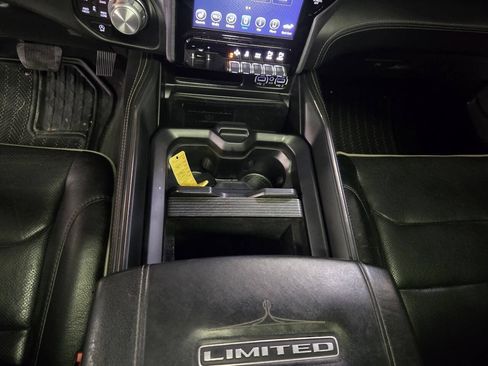 Used 2020 RAM 1500 Limited w/ Black Appearance Package AWD/4WD image 17