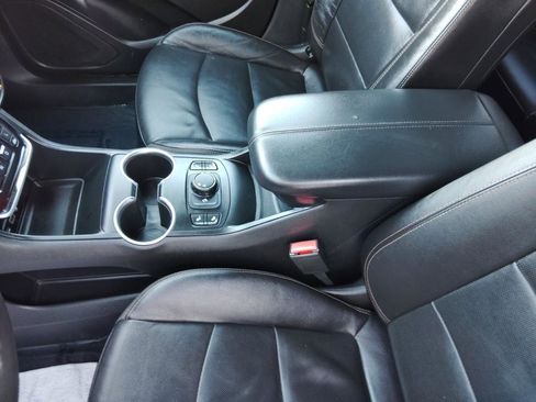 Used 2019 GMC Terrain SLT w/ Preferred Package image 25