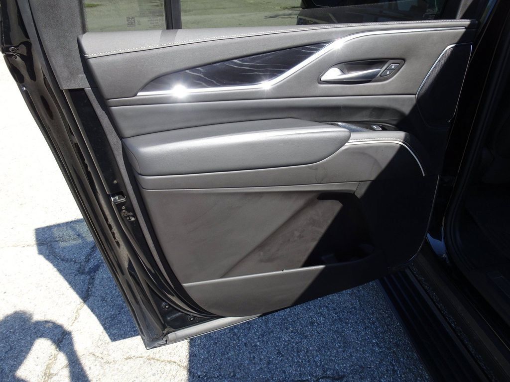 Certified 2024 Cadillac Escalade ESV Sport w/ Touring Package AWD/4WD image 15