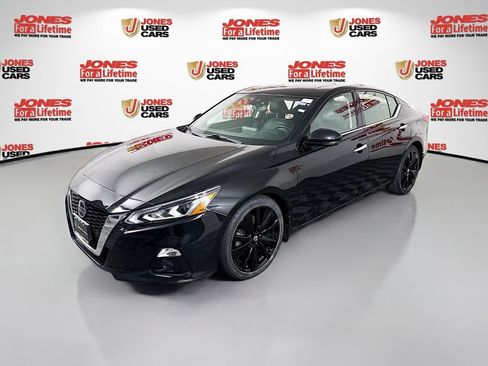 Certified 2019 Nissan Altima 2.0 Platinum FWD image 15