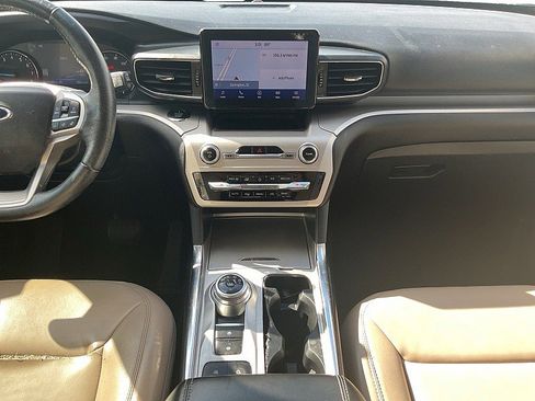 Used 2021 Ford Explorer XLT w/ Equipment Group 202A image 14