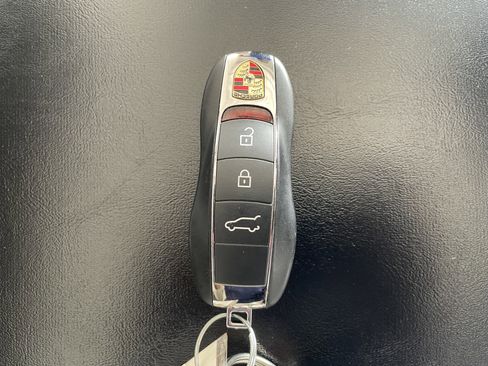 Certified 2021 Porsche Macan AWD image 25