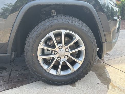 Used 2016 Jeep Grand Cherokee Limited AWD/4WD image 12