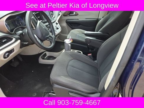 Used 2020 Chrysler Voyager L FWD image 9