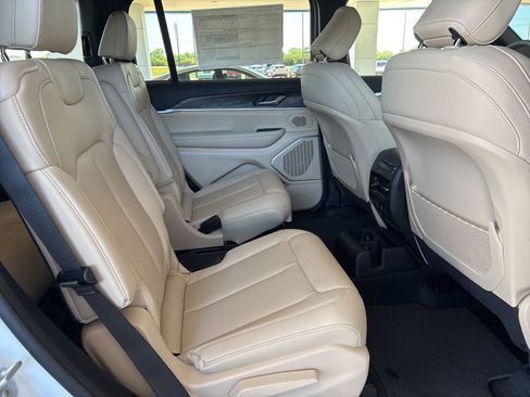 New 2026 Jeep Grand Cherokee L Limited RWD image 20