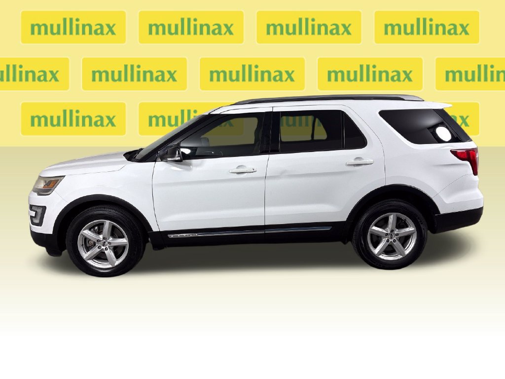 Used 2017 Ford Explorer XLT w/ Equipment Group 202A FWD image 12