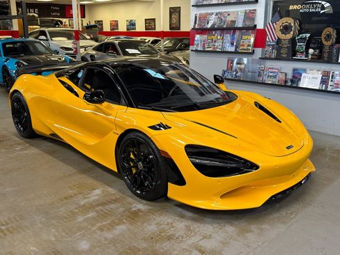 Used 2024 McLaren 750S Spider RWD image 26