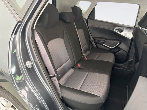 Used 2025 Kia Soul LX w/ LX Technology Package FWD image 17