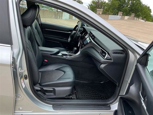 Used 2018 Toyota Camry SE FWD image 35