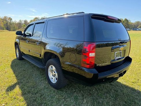 Used 2014 Chevrolet Suburban LT w/ Luxury Package image 5