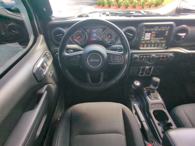 Used 2023 Jeep Gladiator Sport AWD/4WD image 17