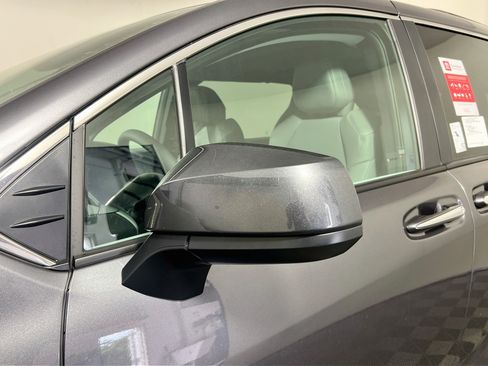 Used 2025 Toyota Sienna XLE FWD image 12