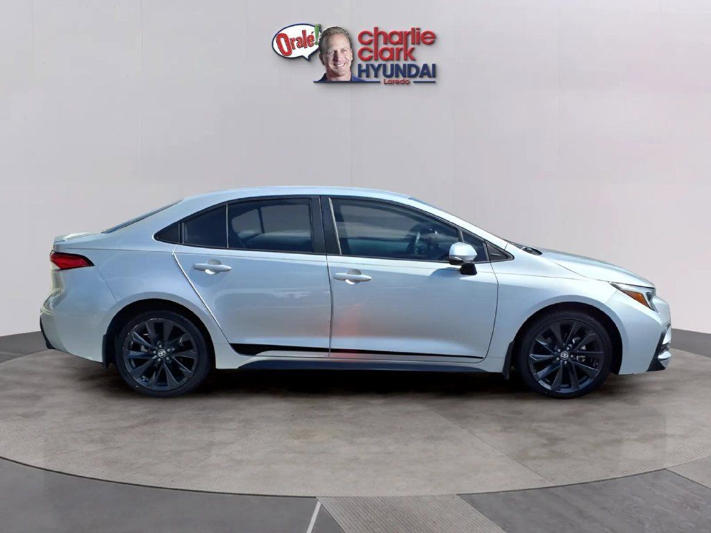 Used 2024 Toyota Corolla SE FWD image 6