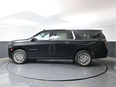 Used 2023 Chevrolet Suburban High Country AWD/4WD image 11