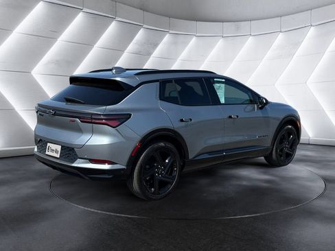 Certified 2024 Chevrolet Equinox EV RS FWD image 5