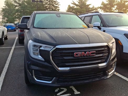 Used 2024 GMC Terrain SLE FWD image 4