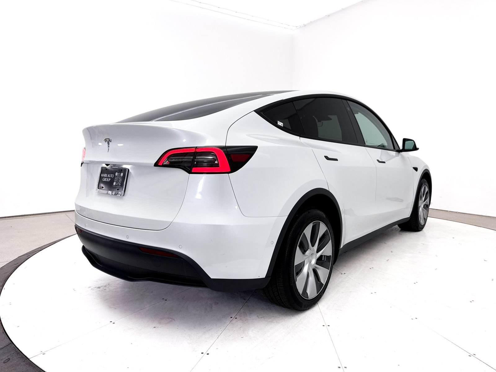 Used 2022 Tesla Model Y Long Range AWD/4WD image 18