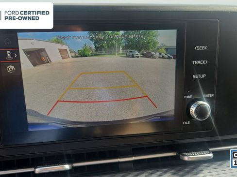 Used 2023 Kia Carnival LX FWD image 14
