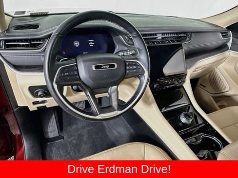Used 2022 Jeep Grand Cherokee Limited w/ Luxury Tech Group II RWD image 7