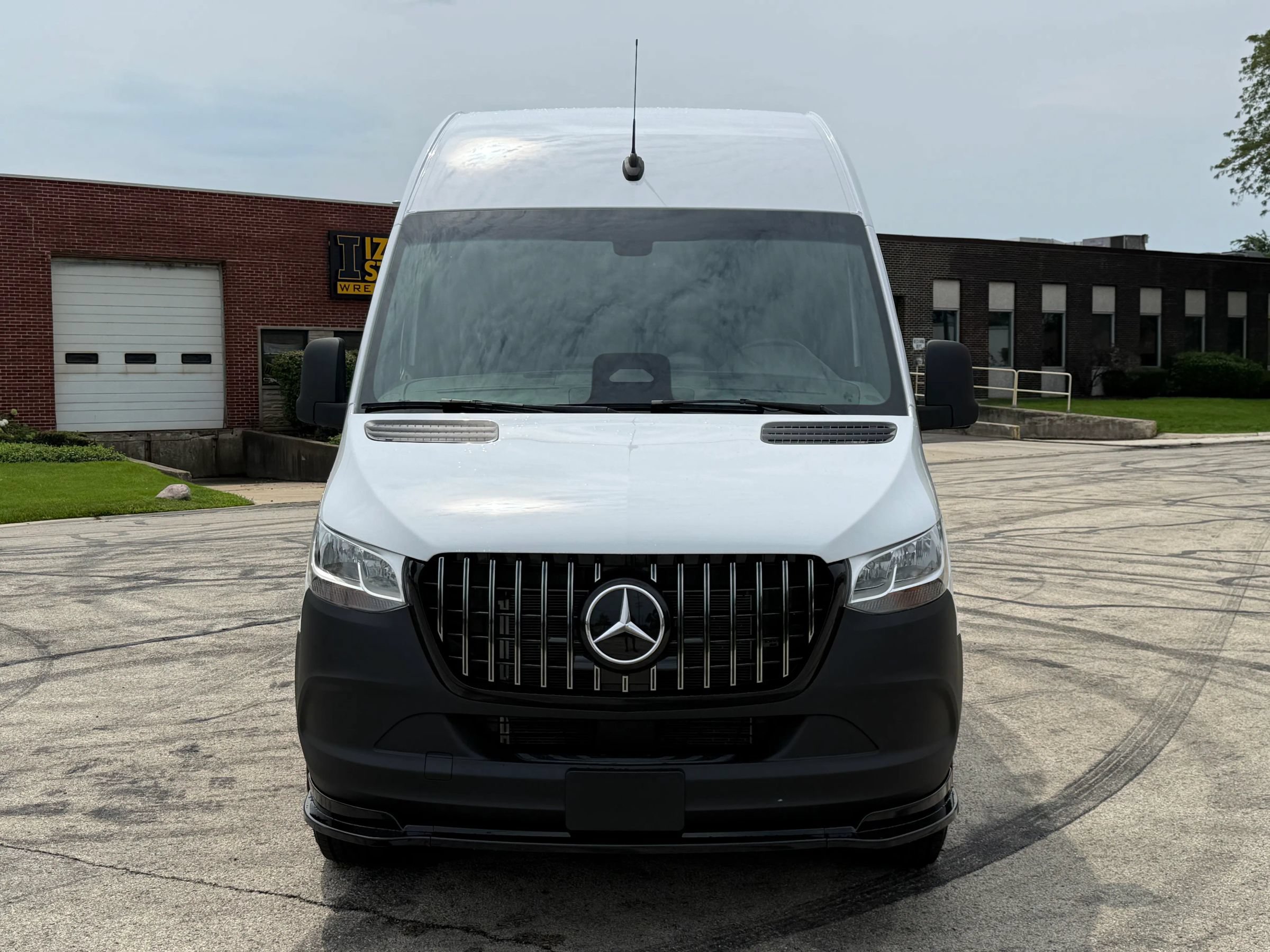 Used 2025 Mercedes-Benz Sprinter 2500 image 2