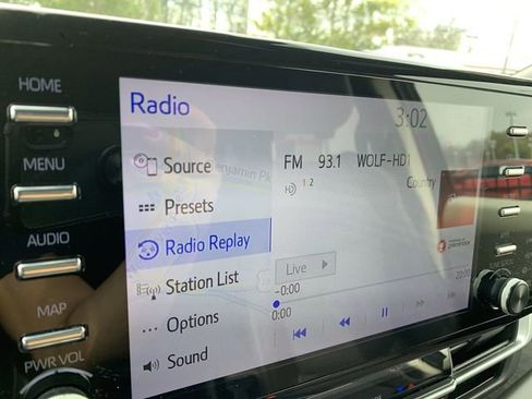 Used 2023 Toyota Sienna Platinum image 24