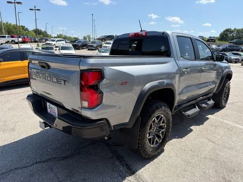 Used 2025 Chevrolet Colorado ZR2 w/ Technology Package AWD/4WD image 7