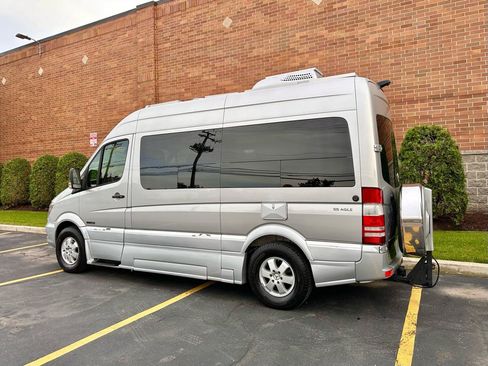 Used 2016 Mercedes-Benz Sprinter 2500 image 18