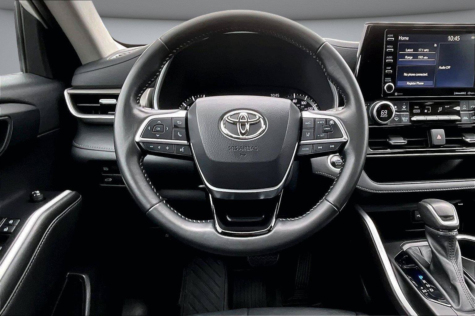 Used 2021 Toyota Highlander XLE AWD/4WD image 9