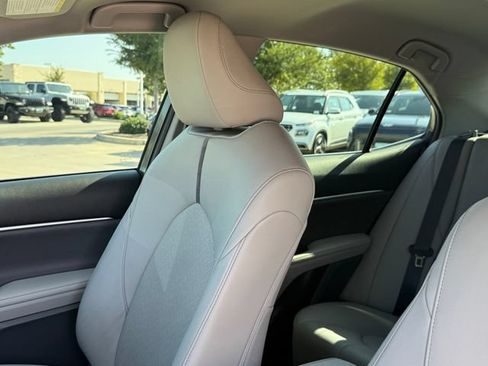 Used 2021 Toyota Camry XLE FWD image 12