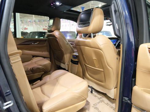 Used 2017 Cadillac Escalade Platinum image 24