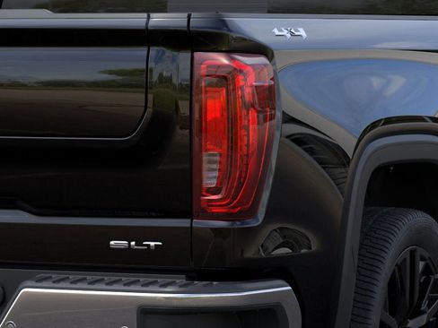 New 2026 GMC Sierra 1500 SLT image 11