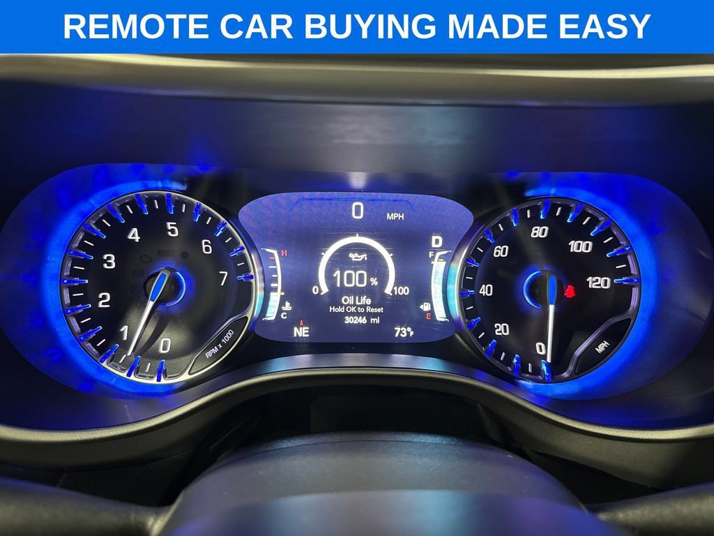 Used 2025 Chrysler Pacifica Select FWD image 7
