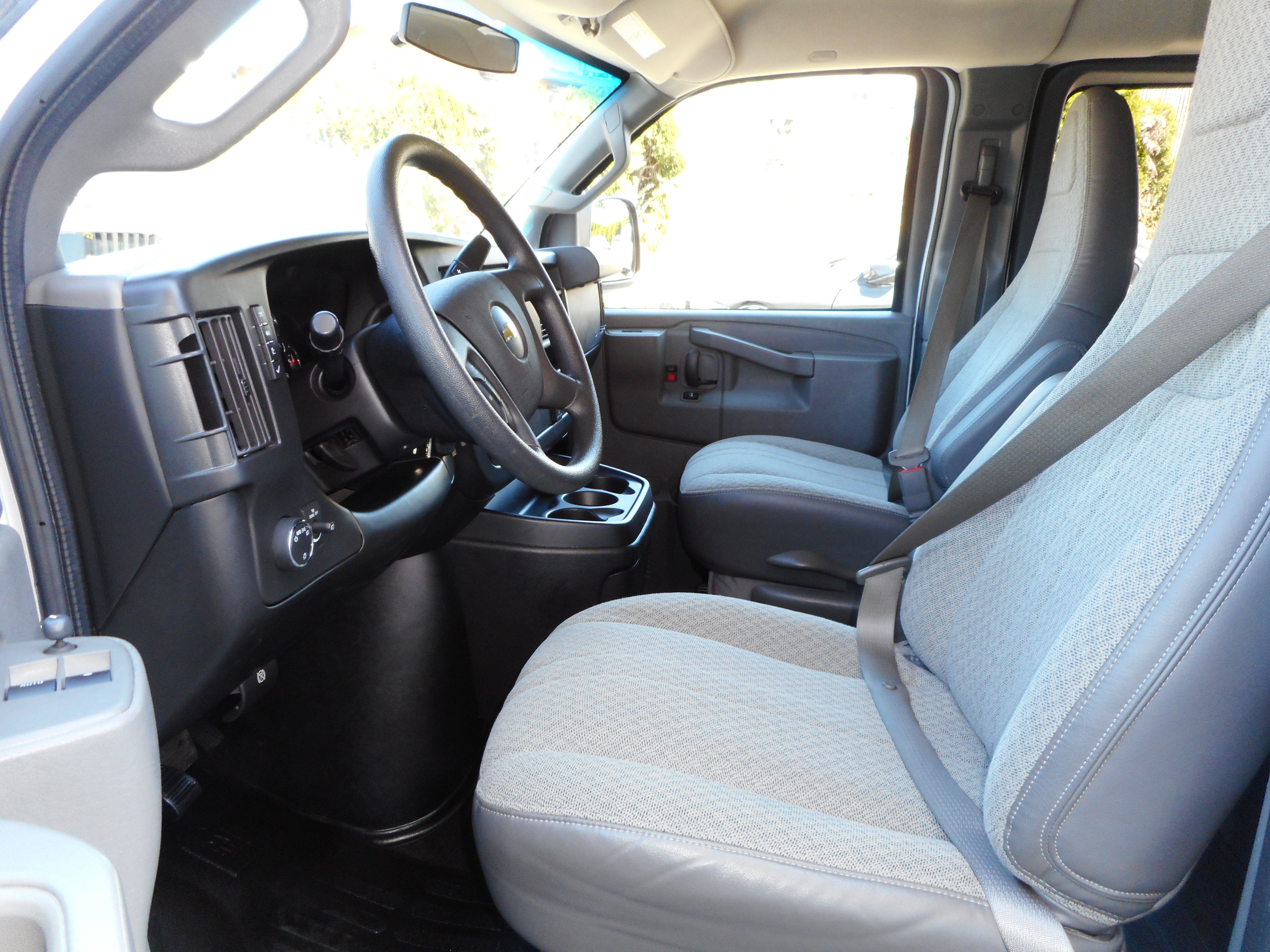 Used 2017 Chevrolet Express 3500 LT w/ LT Preferred Equipment Group RWD image 13
